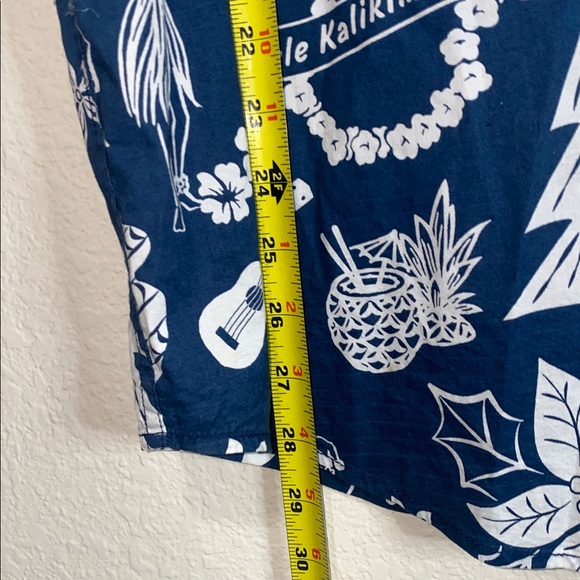 🪿Blue Tommy Bahama "Mele Kalikimaka" Hawaiian Christmas shirt! - Picture 9 of 10